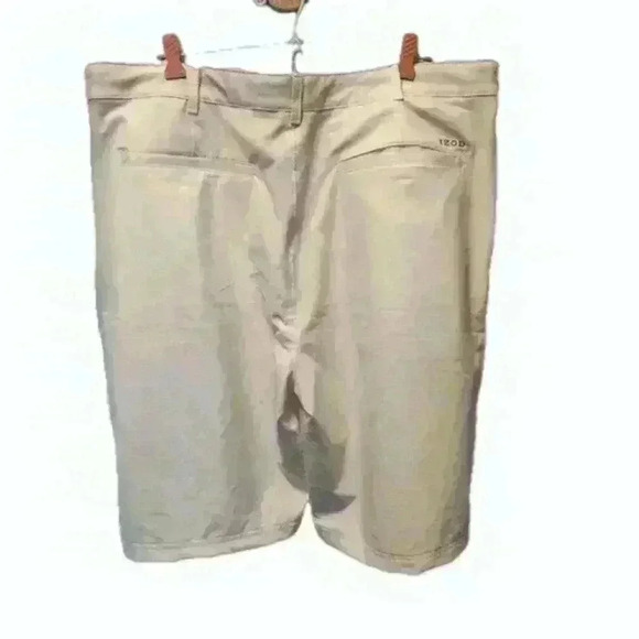 Mens IZOD Golf Shorts Size  44 in white - Picture 2 of 4